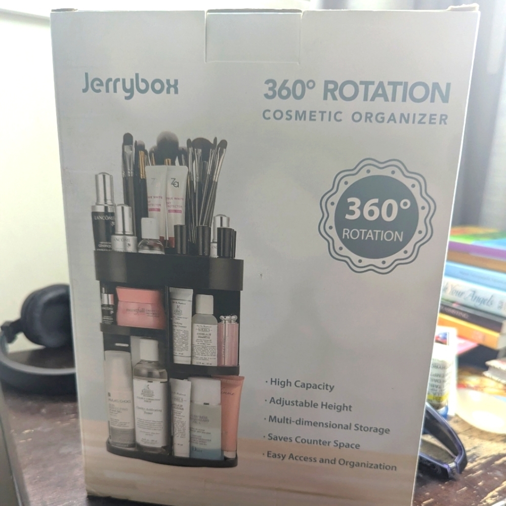 WHITE Cosmetic Organizer with 360° Rotation - Picture 2 of 5